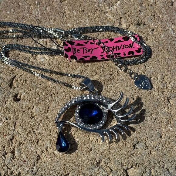 NECKLACE! Betsey Johnson All Seeing Silver and Blue Eye Pendant Necklace BNWT - Picture 3 of 6